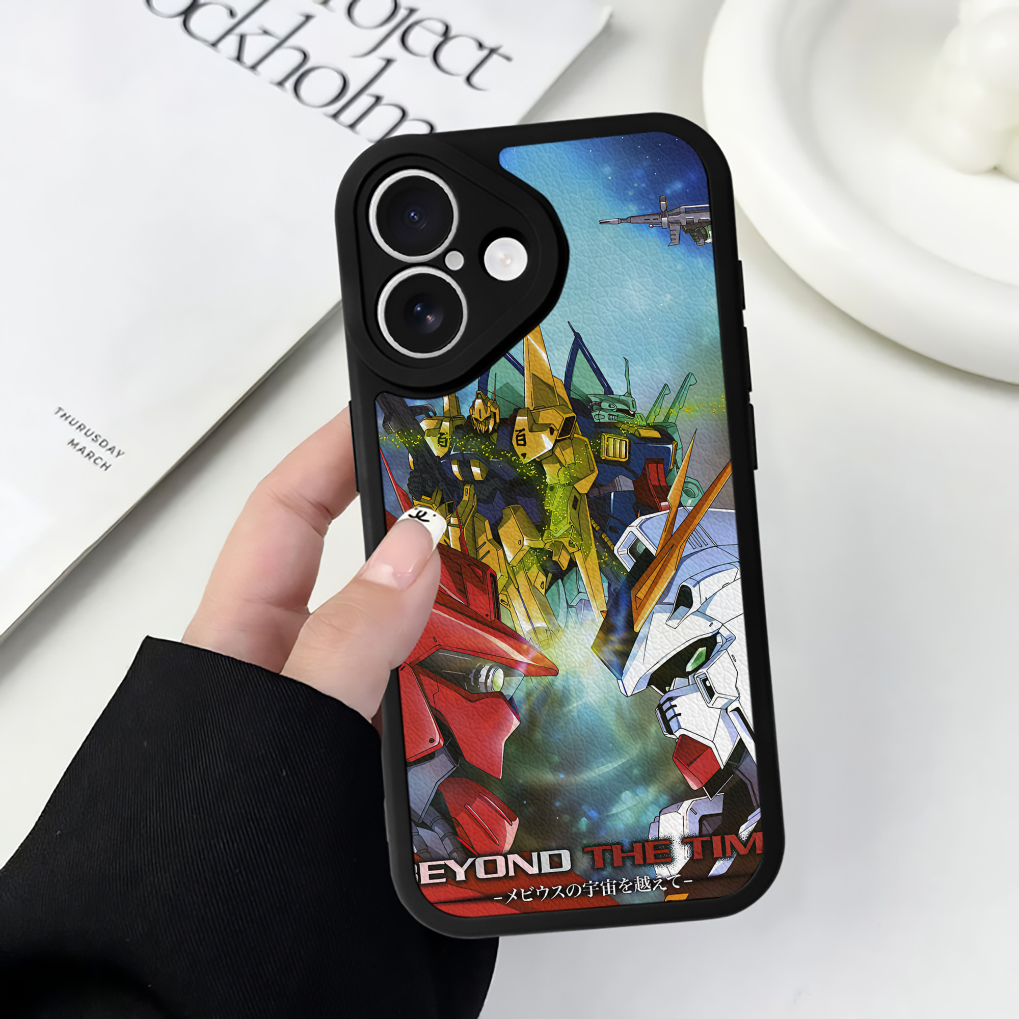 （画像用） 機動戦士ガンダム Mobile Suit Gundam 【iPhone 16シリーズ対応】シリコンスマホケース（レザー調） 材質：シリコン